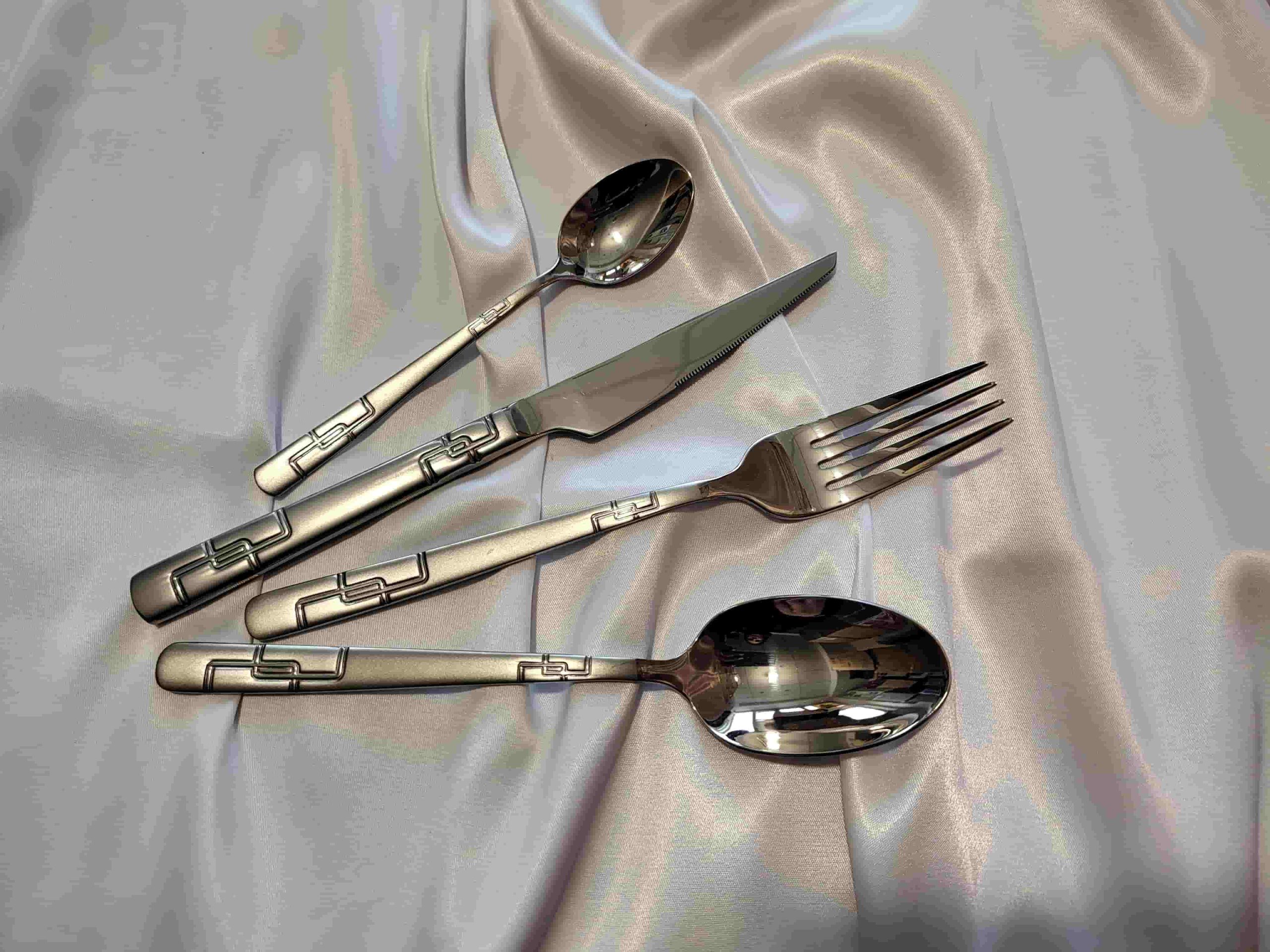 قاشق-چنگال-نقره-ای-زولتن-scaled-1.jpg